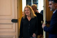 Författaren och årets Nobelpristagare Annie Ernaux möter världspressen på bokförlaget Gallimard i centrala Paris.