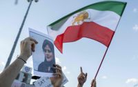 Mahsa Amini dödades av den iranska moralpolisen för att hon bar sin hijab på fel sätt.