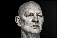 Lars Norén kallade sig för ”kastlös” men han utgjorde ett epicentrum inom kulturvärlden. Han var insidan, inte utsidan, skriver Rakel Similä i dagens essä.