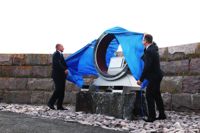 I augusti 2019 avtäckte Hangö hamns vd Anders Ahlvik och Gunther Blitz från Nord Stream 2 ett monument i Västra hamnen. På monumentet står det bland annat ”Säker energi för Europa”.