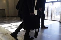 Sedan fem år har vi en lag om karensregler för tjänstemän, inklusive ministermedarbetare och statssekreterare. Nu ligger en liknande lag för ministrar i riksdagsbehandling.