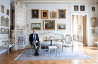 Henry Wiklund var på bostadsjakt i nästan 20 år. En dag fann han det han letade efter och slog till bums. Bostaden hade sällsynt många originaldetaljer bevarade.