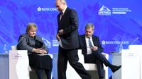 Norges tidigare statsminister Erna Solberg, Rysslands president Vladimir Putin och Finlands president Sauli Niinistö fotograferade under det femte arktiska forumet i S:t Petersburg 2019. Forumet skulle stärka dialog och samarbete – nu är situationen helt förändrad.