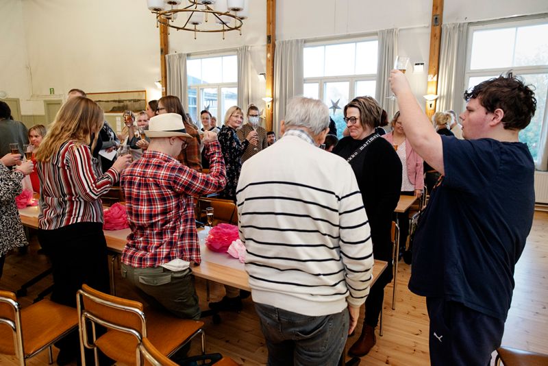 Skål för vår skola!