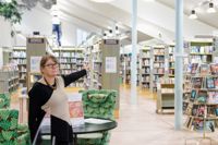 Man har dragits med stora problem vad gäller oordningen på Hangö bibliotek konstaterar Milla Kuronen.