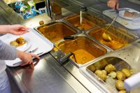 Stadsstyrelsen har nu gjort ett förslag om hur man ska använda de extra pengarna för att förbättra skolmaten.