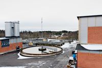 Hermansö reningsverk har fått ta emot stora mängder av kallt smältvatten och regnvatten under de senaste dagarna.