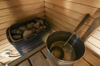 Under hösten har kostnaden för att värma upp bastun ofta varit några euro per gång. På fredagen och lördagen föll elpriset mot noll under dygnets förmånligaste timmar för dem med timdebiterad el.