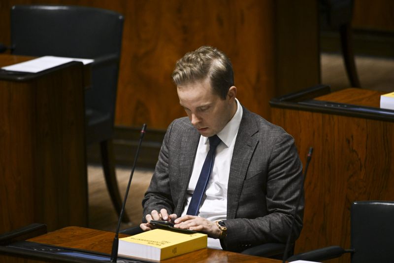 Petri Honkonen i riksdagen i mitten av oktober.