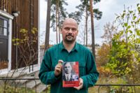 Historikern och Karisbon Matias Kaihovirta har tillsammans med journalisten Annvi Gardberg skrivit en biografi om yrkesrevolutionären Allan Wallenius.