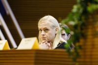 Elina Valtonen (Saml) leder Finlands delegation till Natos parlamentariska församling. Bilden är tagen då parlamentariska församlingen höll sitt Rose-Roth-seminarium i Helsingfors i oktober.