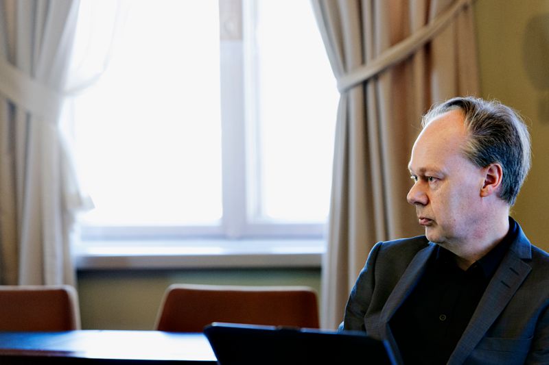 Timo Aro beskriver reaktionerna på förändringarna i Sibbo som ett sorts identitetskrig. Han har också jobbat med frågor om flyttrörelser i Borgå.