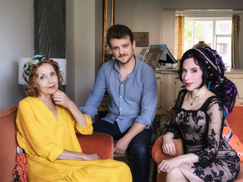 Det starka kärnteamet bakom Innocence: kompositören Kaija Saariaho, dramaturgen Aleksi Barrière och librettisten Sofi Oksanen.