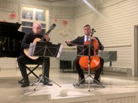 Kombinationen gitarr och cello var otippad men kändes fräsch. På gitarr Kirill Ogorodnikov och på cello Marius Järvi.