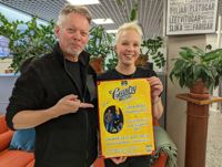 Rolf Gustafsson och Carola Lindholm hoppas på mycket folk i Folkets Hus i Hammars den 12 november.