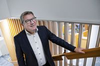 Berndt-Johan Lundström har under 41 år sett en stor utveckling inom Ekenäs Sparbank. Nu stiger han åt sidan.