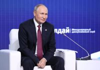Rysslands president Vladimir Putin deltar i plenarsessionen för Valdaj-mötet i Moskvaregionen den 27 oktober 2022.