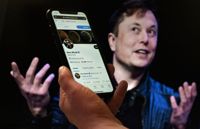 Elon Musk köpte Twitter natten mot fredag, finsk tid.