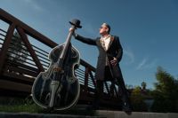 Lee Rocker har ett lång förflutet som musiker i New York-trion Stray Cats.