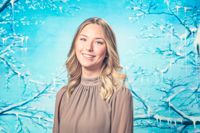 Luciakandidat 3 Moa Larsson ser upp till kompisen Erika, som inspirerar henne att våga vara sig själv.