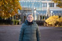 Svenska Teatern i Helsingfors har en viktig plats i Janina Orlovs liv. Här förlovade hennes föräldrar sig, och här arbetade hennes mamma Ann-Marie Hellman som skådespelare på 1940- och 50-talen.