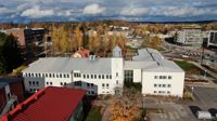 Företaget Hemcare ska enligt förslaget flytta in i delar av gamla Sockengården i Nickby. Lokalernas skick beskrivs som tillfredsställande.