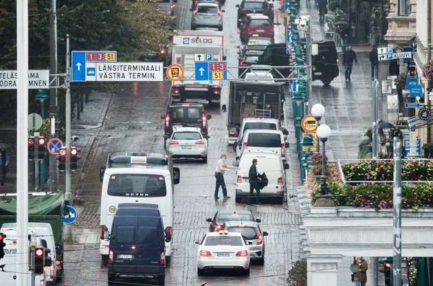 Planerna på att minska biltrafiken på Norra Esplanaden har debatterats kraftigt under hösten. Kritikerna menar att ett mindre lättillgängligt centrum får ännu svårare att locka företag och konsumenter. 