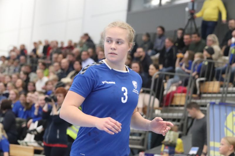 Emilia Karell gjorde fyra mål mot Estland.