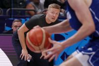 Förbundskapten Lassi Tuovi har möjligheten att leda basketlandslaget till en gruppseger i VM-kvalet.