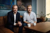 Hjallis Harkimo och Janne Grönroos pratar föräldraskap i det andra avsnittet av Jannes pappapodd.