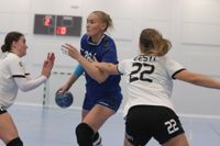 Finland med Ellen Voutilainen, här mot Estland i tisdags, förlorade stort i VM-kvalet-