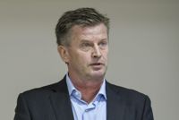 Tjänstemannen Olli Sorainen misstänks för mutbrott men släpps ur häktet.