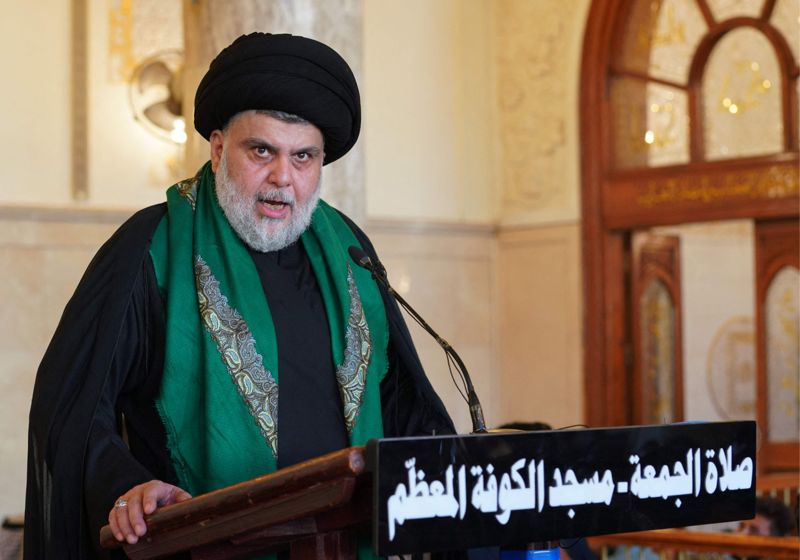 Den shiamuslimska prästen Muqtada al-Sadr leder fredagsbönen i Najaf. FN:s befolkningsfond försöker påverka religiösa ledare att tala för mer jämställdhet i Irak.