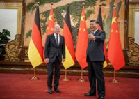 Tysklands förbundskansler Olaf Scholz möter Kinas president Xi Jinping i Folkets stora hall i Peking.