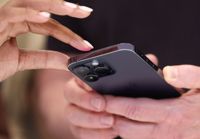 De förfalskade telefonerna har sett trovärdiga och äkta ut, enligt polisen.
