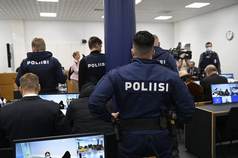 Åklagaren ville se sju unga män dömas för mordförsök efter skottlossning i Lejle. Åtalet föll på flera punkter så att det strängaste straffet blev för ett dråpförsök. Rättegången hölls tidigare i höst i Vanda.