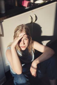 Anna Axfors skriver fram en moderskärlek med friktion i romanen En dag i öknen.