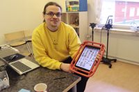 Petteri Kolehmainen jobbar som digipedagog i Ingås daghem till slutet av nästa år. Han stortrivs med sitt jobb.