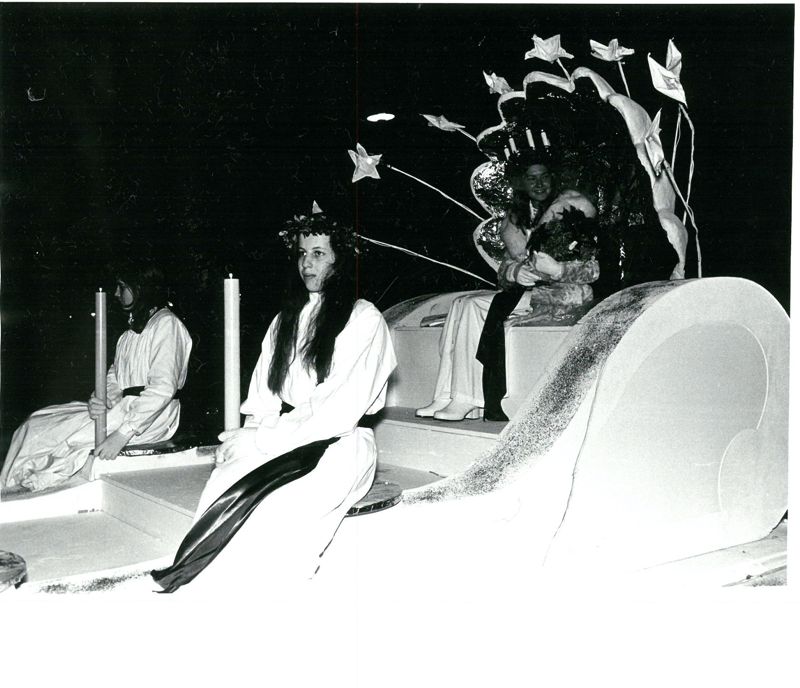 Lucia Christa Oinonen satt på ett flak 1965.