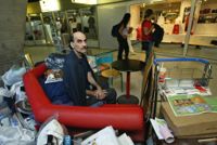 Mehran Karimi Nasseri på Charles de Gaulle-flygplatsen i Paris år 2004.