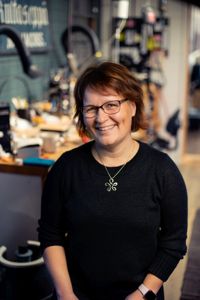 Maria Karlström, guldsmed i Mariehamn, visste från början att hon skulle donera prispengarna om det blev en seger.
