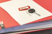 Räntorna på bostadslån har på ett år stigit betydligt. och är en av de faktorer som pressar upp inflationen just nu.