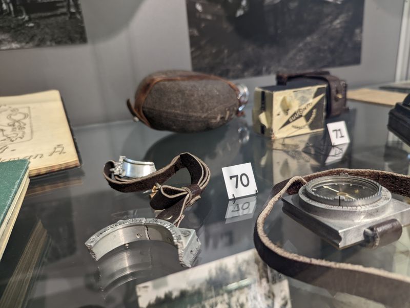 Marschkompassen, som har tillhört Gunnar Holmberg, förstördes då den träffades av en kula.