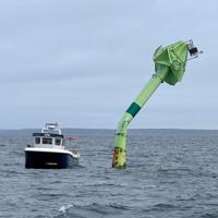 Sjömärke 6 utanför Ingå fick sig en rejäl smäll då ett 104 meter långt fraktfartyg rammade det.
