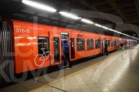 Många metroresenärers tålamod har prövats på tisdagsmorgonen på grund av förseningar.
