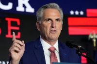 Republikanen Kevin McCarthy, i dag minoritetsledare i representanthuset, har varnat för att hans parti bland annat kan komma att minska det amerikanska stödet till Ukraina.