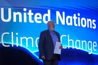 EU-kommissionens första vice ordförande Frans Timmermans lovar att EU ska intensifiera sina utsläppsminskningar.