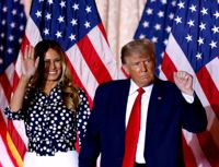 Donald Trump gav sitt väntade besked under natten mot onsdagen finsk tid: han siktar på att bli president på nytt.