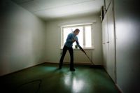 Den som har stora elräkningar i vinter kan få hushållsavdrag. Det nya tillfälliga avdraget minskar inte på befintliga hushållsavdrag.