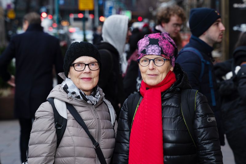Sirkka Ritvaniemi och Aili Virkki är från Jyväskylä och Tavastehus. De tycker att Helsingfors kan ta efter städerna och få till fler gågator.